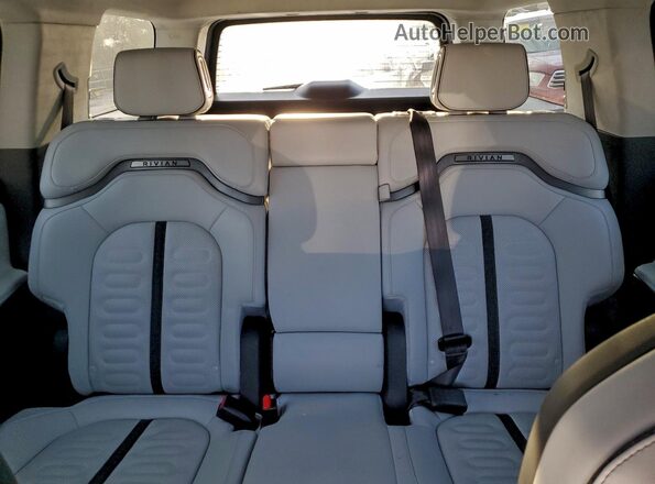 7PDSGABL7PN006112 2023 RIVIAN R1S Белый 