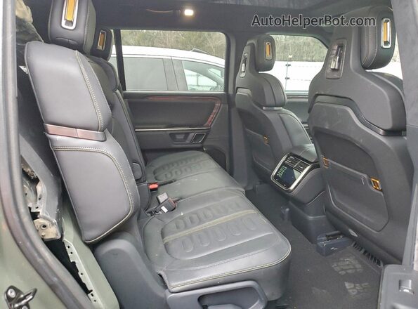 7PDSGABL9NN000938 2022 RIVIAN R1S Green Widok tylnych siedzeń