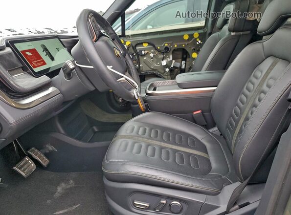 7PDSGABL9NN000938 2022 RIVIAN R1S Green Widok wnętrza z przodu