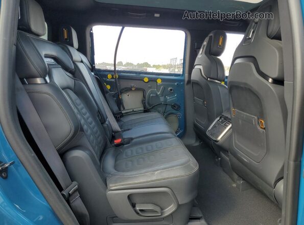 7PDSGBBA4SN060965 2025 RIVIAN R1S Blue Вид задньої частини салону