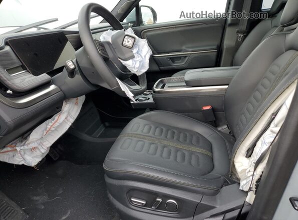 7PDSGCBA5TN080391 2026 RIVIAN R1S Gray Widok wnętrza z przodu