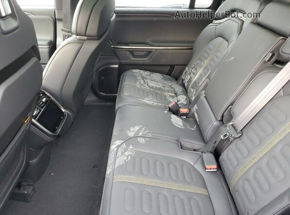 7PDSGCBA5TN080391 2026 RIVIAN R1S Gray Widok wnętrza z tyłu