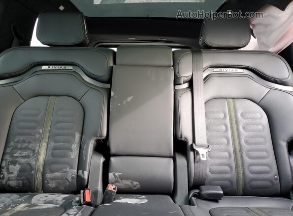 7PDSGCBA5TN080391 2026 RIVIAN R1S Gray Widok tylnych siedzeń