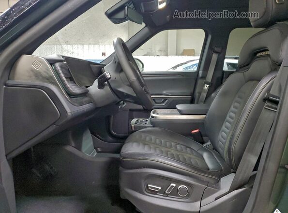 7PDSGFBA3TN084344 2026 RIVIAN R1S Green Widok wnętrza z przodu