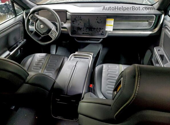 7PDSGFBA3TN084344 2026 RIVIAN R1S Green Widok deski rozdzielczej