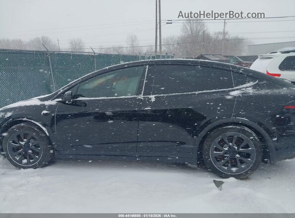 7SAXCBE55RF444675 2024 TESLA MODEL X Черный Вид задней части салона