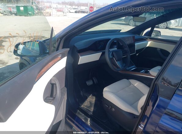 7SAXCBE57RF458853 2024 TESLA MODEL X Синий Вид салона спереди