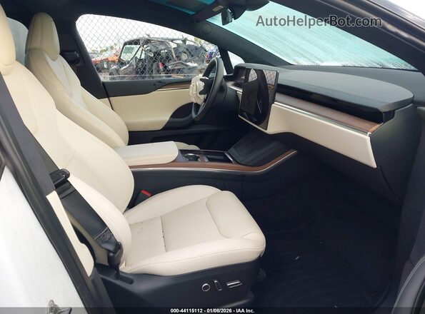 7SAXCBE59PF427200 2023 TESLA MODEL X Белый Вид салона спереди