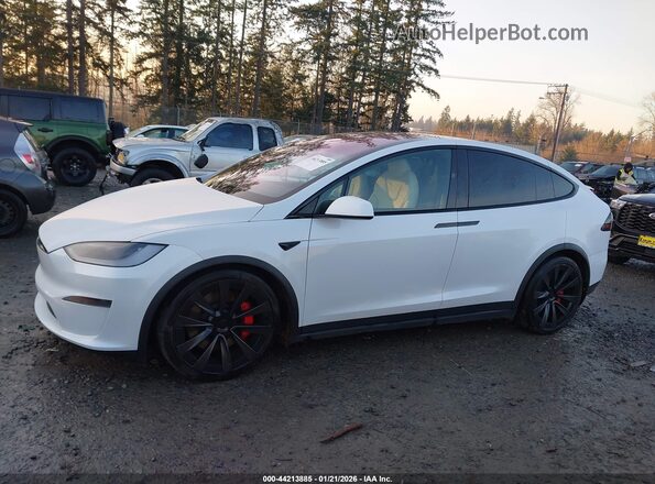 7SAXCBE64SF461501 2025 TESLA MODEL X White 360 interior view