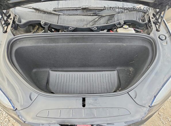 7SAXCBE66PF428457 2023 TESLA MODEL Silver Vista del compartimento del motor