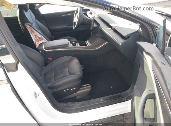 7SAXCDE5XSF465748 2025 TESLA MODEL X Белый Вид салона спереди