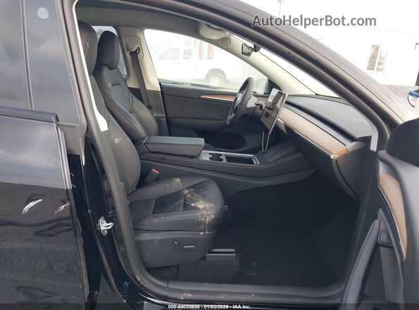 7SAYGAEE6SF262458 2025 TESLA MODEL Y Черный Вид салона спереди