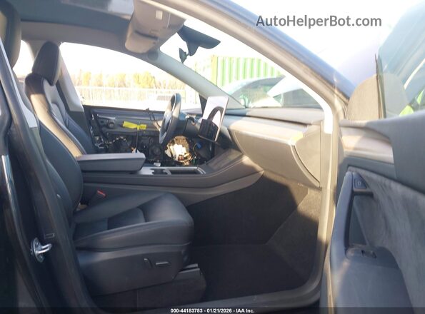 7SAYGDED0SA348838 2025 TESLA MODEL Y Gray წინა სალონის ხედი
