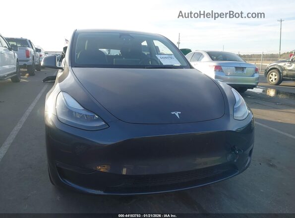 7SAYGDED0SA348838 2025 TESLA MODEL Y Gray წინა პანელის ხედი