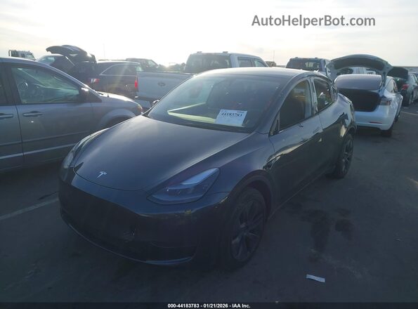7SAYGDED0SA348838 2025 TESLA MODEL Y Gray წინა მარცხენა ხედი სამი მეოთხედიდან