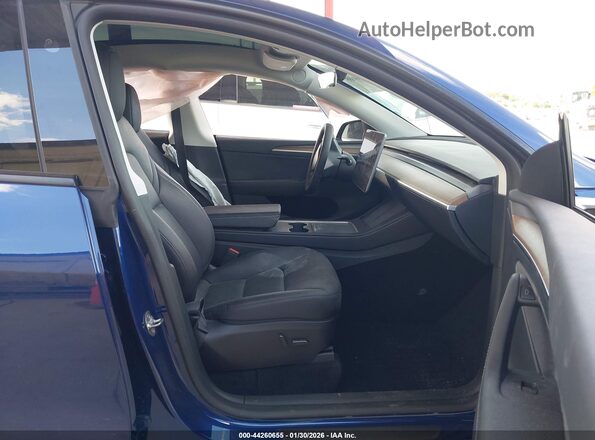 7SAYGDED1SF227982 2025 TESLA MODEL Y Синий Вид салона спереди