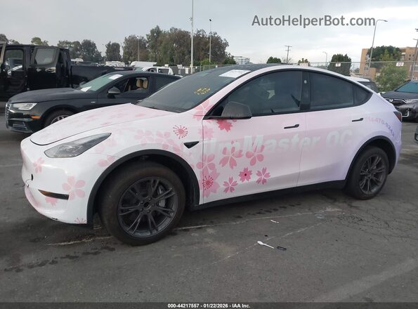 7SAYGDED5SF249158 2025 TESLA MODEL Y Pink Սալոնի 360 աստիճան տեսք