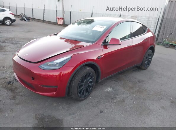 7SAYGDED6RF129542 2024 TESLA MODEL Y Burgundy Առջևի ձախ երեք քառորդ տեսարան