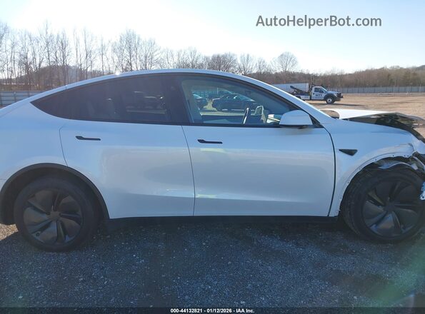 7SAYGDED6TA491861 2026 TESLA MODEL Y Белый Вид задней части салона