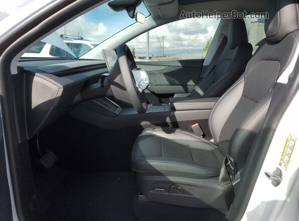 7SAYGDED7TF419800 2026 TESLA MODEL White წინა სალონის ხედი