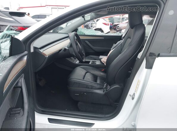 7SAYGDEE0PF807160 2023 TESLA MODEL Y White Вид салону спереду