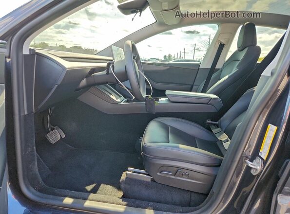 7SAYGDEE0TA443264 2026 TESLA MODEL Silver წინა სალონის ხედი