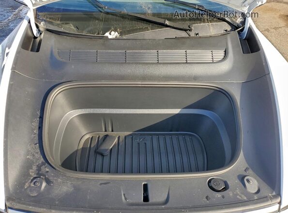 7SAYGDEE0TA475521 2026 TESLA MODEL White Սալոնի հետևի տեսք