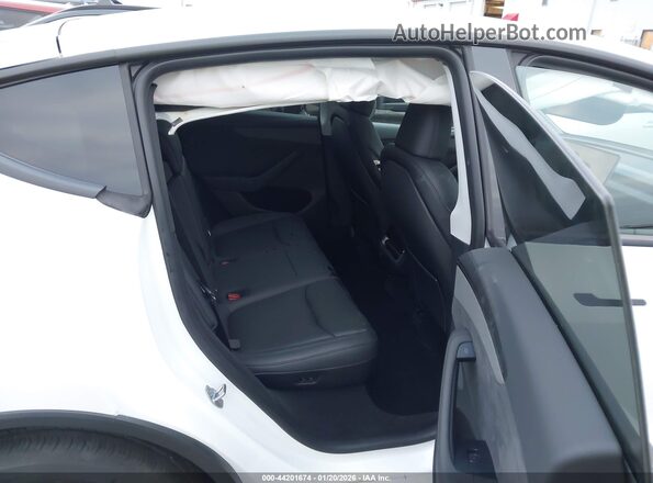 7SAYGDEE1TF440506 2026 TESLA MODEL Y White VIN sticker view