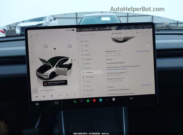 7SAYGDEE1TF440506 2026 TESLA MODEL Y White Rear seats view