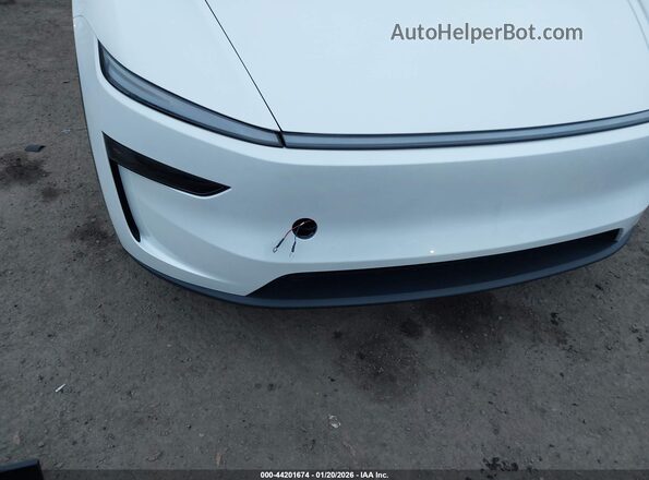 7SAYGDEE1TF440506 2026 TESLA MODEL Y White Front view