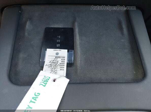 7SAYGDEE3NF386239 2022 TESLA MODEL Y Red Dashboard view