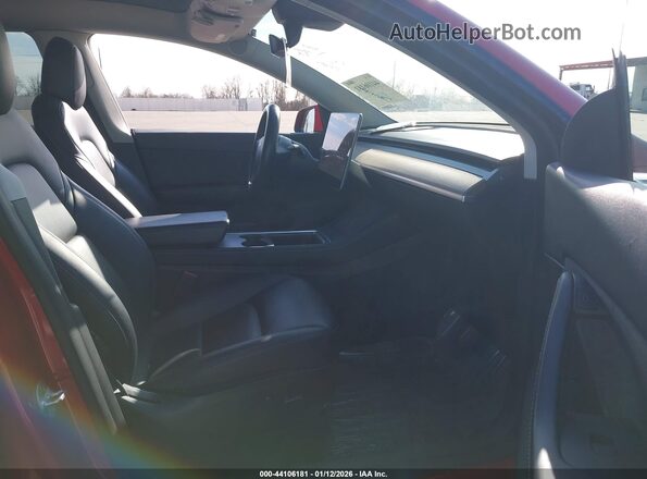 7SAYGDEE3NF386239 2022 TESLA MODEL Y Red Front interior view