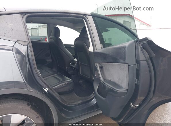 7SAYGDEE3RF064576 2024 TESLA MODEL Y Gray Вид наклейки з VIN-кодом