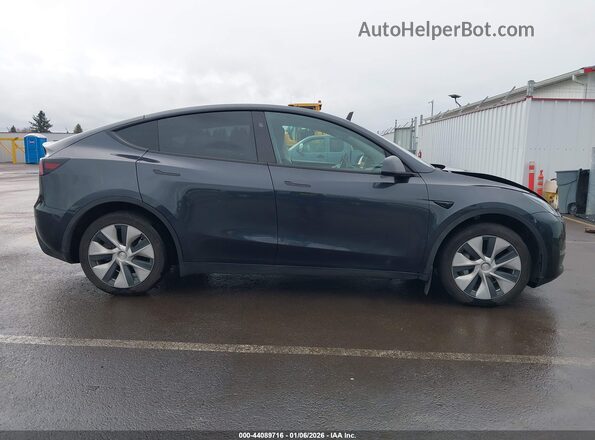 7SAYGDEE3RF064576 2024 TESLA MODEL Y Gray Вид задньої частини салону