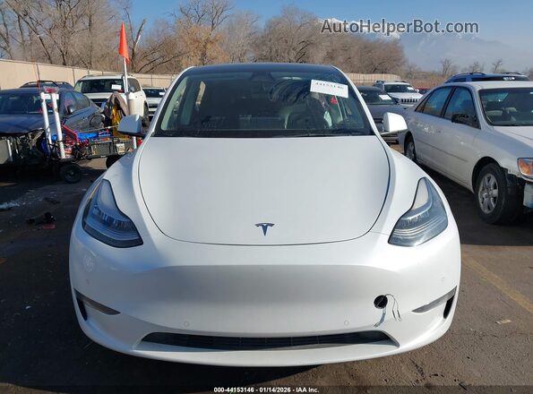 7SAYGDEE4NF385049 2022 TESLA MODEL Y White ხელსაწყოთა პანელის ხედი