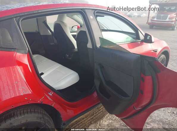7SAYGDEE4PF745231 2023 TESLA MODEL Y Red VIN կոդի պիտակի տեսք