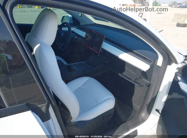 7SAYGDEE4RA290686 2024 TESLA MODEL Y White Սալոնի դիմացի տեսք