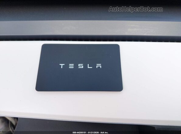 7SAYGDEE4RA290686 2024 TESLA MODEL Y White Առջևի վահանակի տեսք