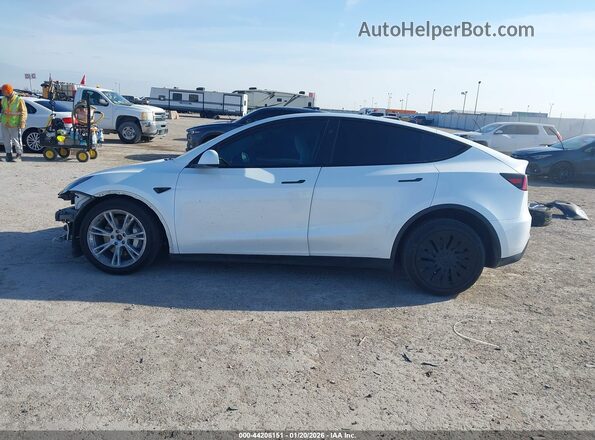 7SAYGDEE4RA290686 2024 TESLA MODEL Y White 