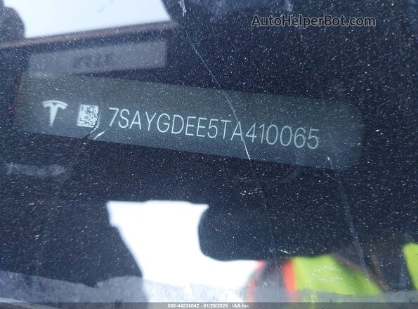 7SAYGDEE5TA410065 2026 TESLA MODEL Y Red VIN կոդի պիտակի տեսք
