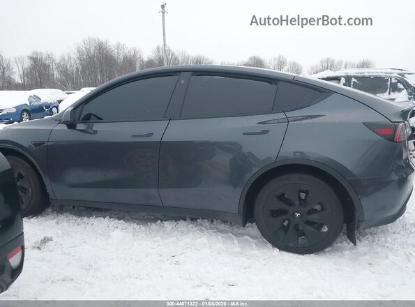 7SAYGDEE6NF450743 2022 TESLA MODEL Y Blue Rear interior view