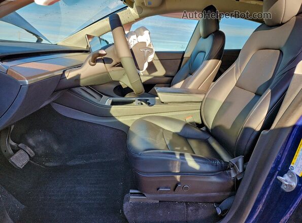 7SAYGDEE6NF576035 2022 TESLA MODEL Blue Front interior view