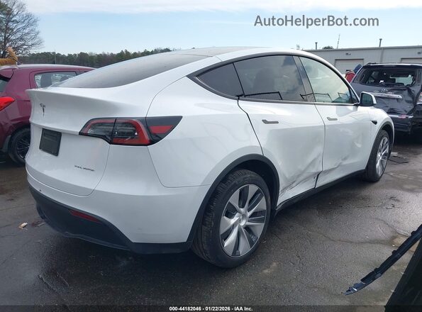 7SAYGDEE8RA218597 2024 TESLA MODEL Y White Հետևի աջ