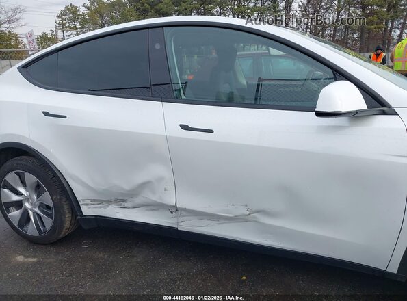 7SAYGDEE8RA218597 2024 TESLA MODEL Y White Դիմացի տեսք