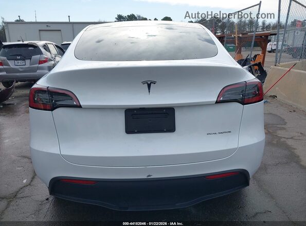 7SAYGDEE8RA218597 2024 TESLA MODEL Y White 