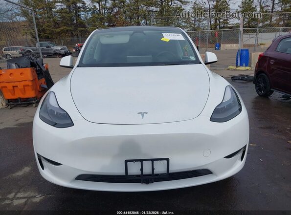 7SAYGDEE8RA218597 2024 TESLA MODEL Y White Սարքավորումների վահանակի տեսք