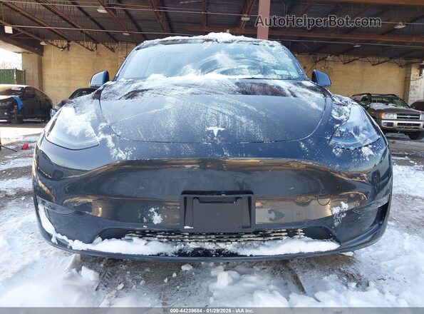7SAYGDEE8SA367257 2025 TESLA MODEL Y Gray Vista interior trasera