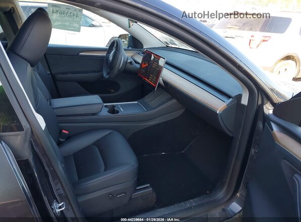 7SAYGDEE8SA367257 2025 TESLA MODEL Y Gray Vista interior delantera