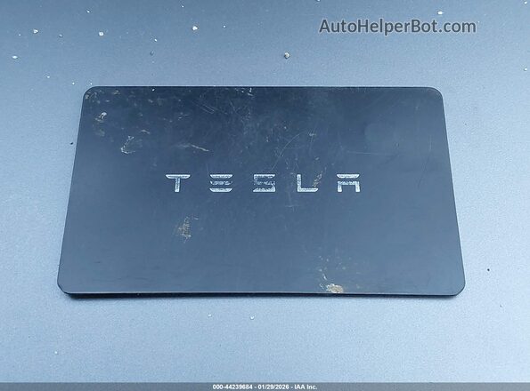 7SAYGDEE8SA367257 2025 TESLA MODEL Y Gray Vista del salpicadero
