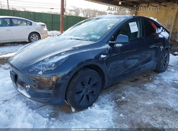 7SAYGDEE8SA367257 2025 TESLA MODEL Y Gray Vista tres cuartos delantera izquierda
